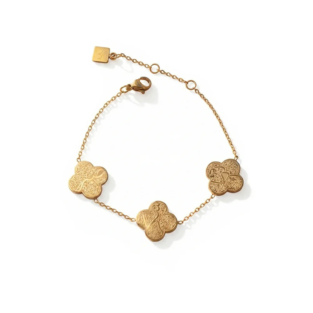Bracelet Trèfle Doré Gravé – Bijou Fantaisie Calligraphie